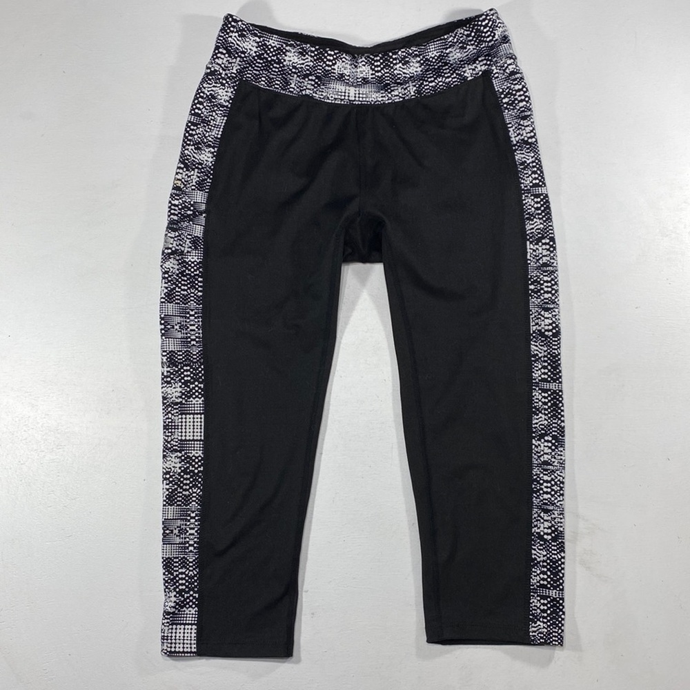 Soybu black and white cropped leggings sz M